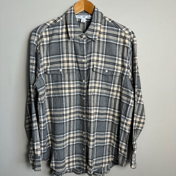 NEW Old Navy Women's Gray/Beige Plaid‎ Boyfriend Button Up Shirt Medium Chore - Picture 1 of 14